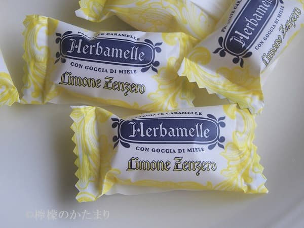 ハーバメッレ／シチリアレモン&ジンジャーハニーキャンディの個包装をアップにしてる